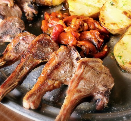 Costillitas de ternasco con patatas