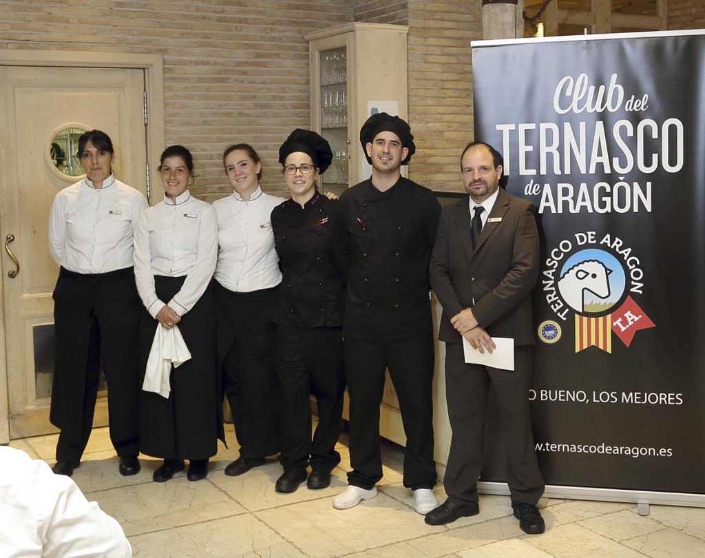 Equipo de cocina y sala del restaurante Aragonia Palafox