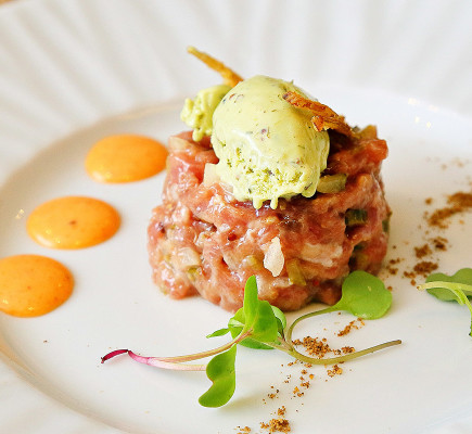 Steak Tartar de Ternasco de Aragón con helado de mostaza - Albarracín Plus