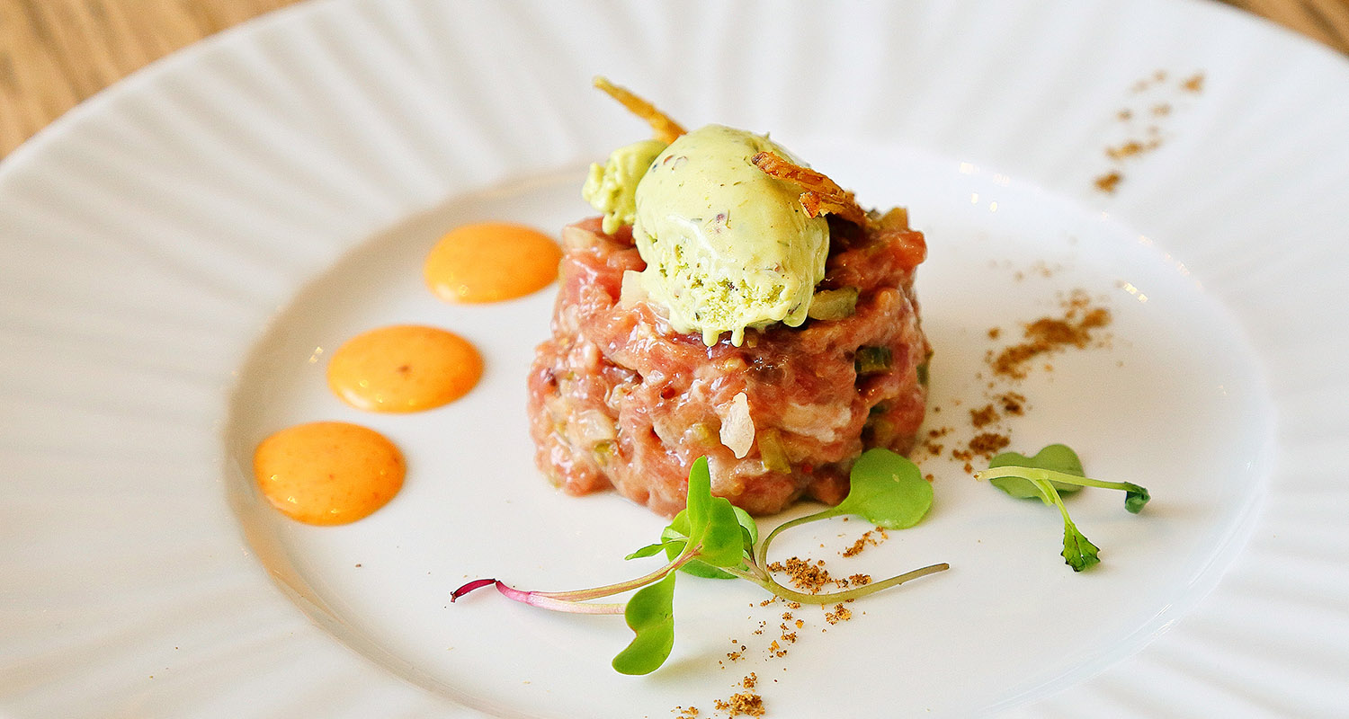 Steak Tartar de Ternasco de Aragón con helado de mostaza