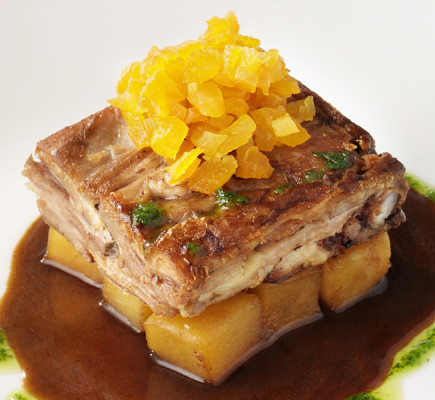 Pastel de Ternasco de Aragón con melocotón y orejones