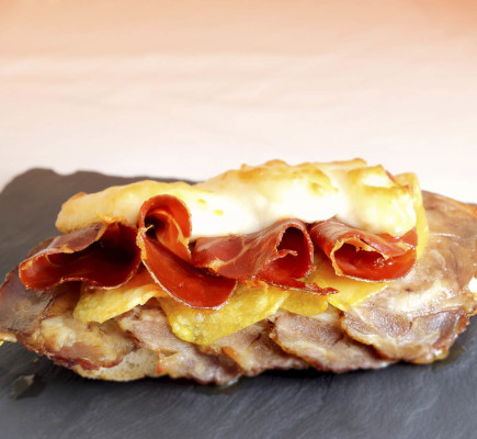 Tosta de Ternasco de Aragón y Jamón de Teruel - El Rinconcico