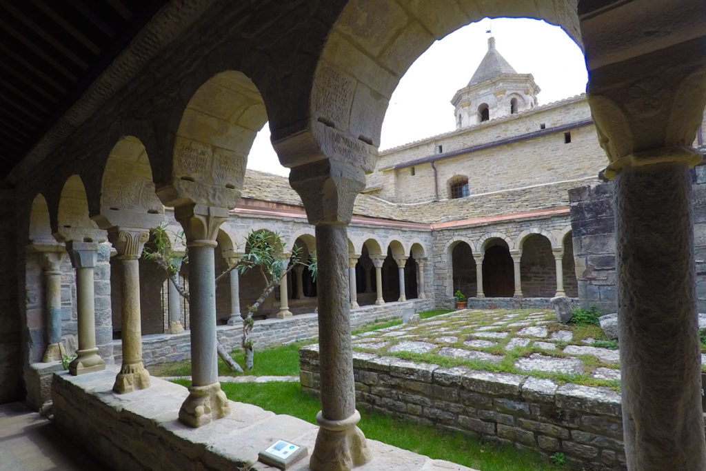 Hacia el Somontano, tierra de vinos - Catedral de Roda de Isábena