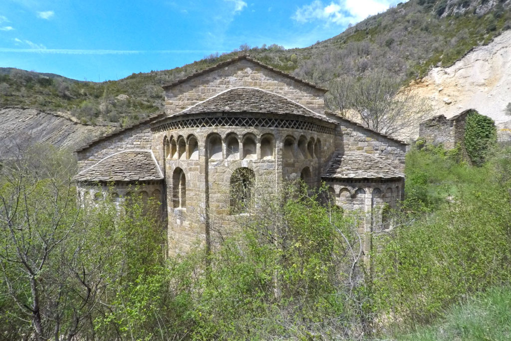 Hacia el Somontano, tierra de vinos - Monastorio de Obarra