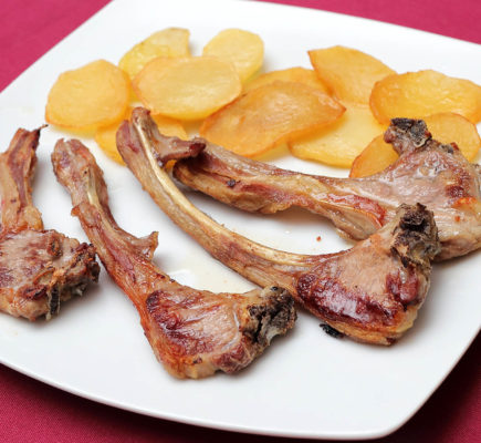 Chuletillas de Ternasco de Aragón | El Fogón de Ateca | Castillo de Ateca