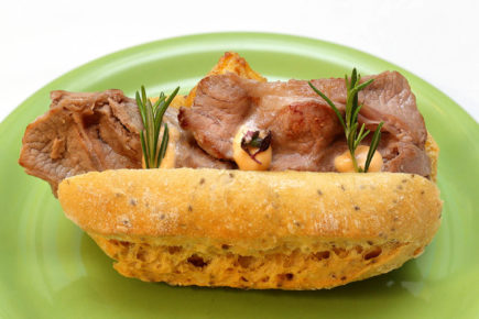 Bocadillo de Ternasco de Aragón "Jorgito" | Restaurante Gratal