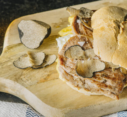 Paquito de Ternasco con huevos rotos | El recetario de La Carne Rosa